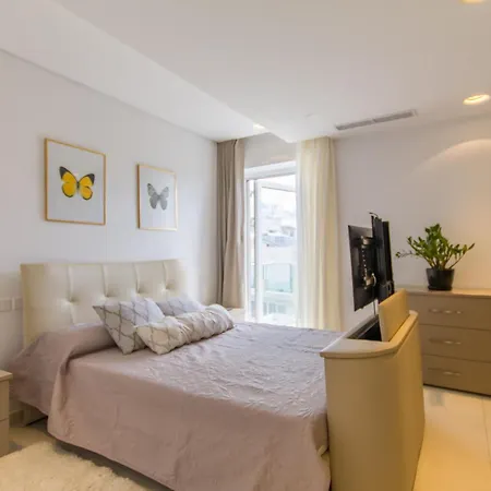Wonderful Modern Forum House Swieqi - Happy