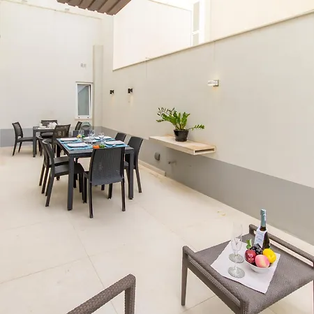 Wonderful Modern Forum House Swieqi - Happy