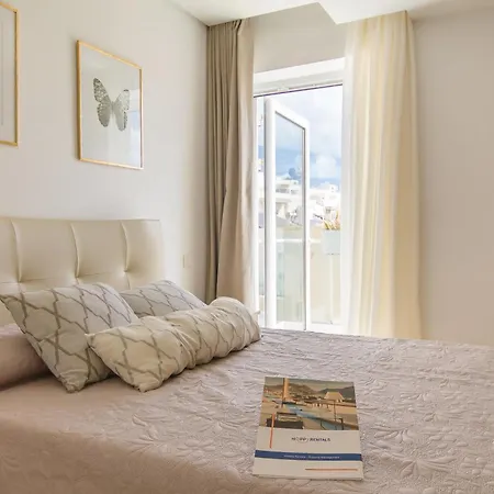 Wonderful Modern Forum House Swieqi - Happy